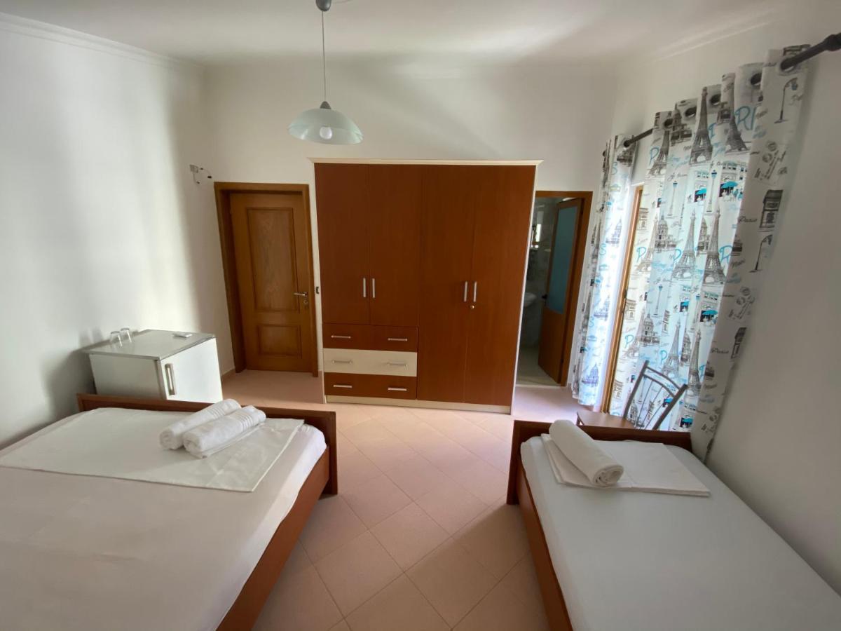 Guest House Lionel Durrës Exterior foto